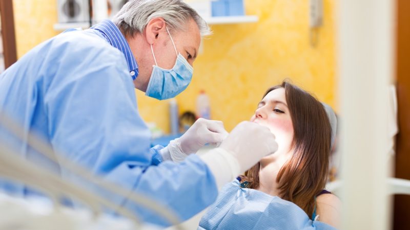 کنترل حالت تهوع (رفلکس Gag) در بیماران بزرگسال جهت انجام درمانهای دندانپزشکی به صورت معمول و سرپایی، بدون نیاز به بیهوشی و بستری با استفاده از متد فوق تخصصی Laser acupuncture